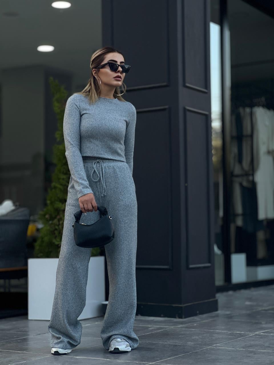 Gri Beli Lastikli Bol Paça Pantolonlu Crop Takım 
