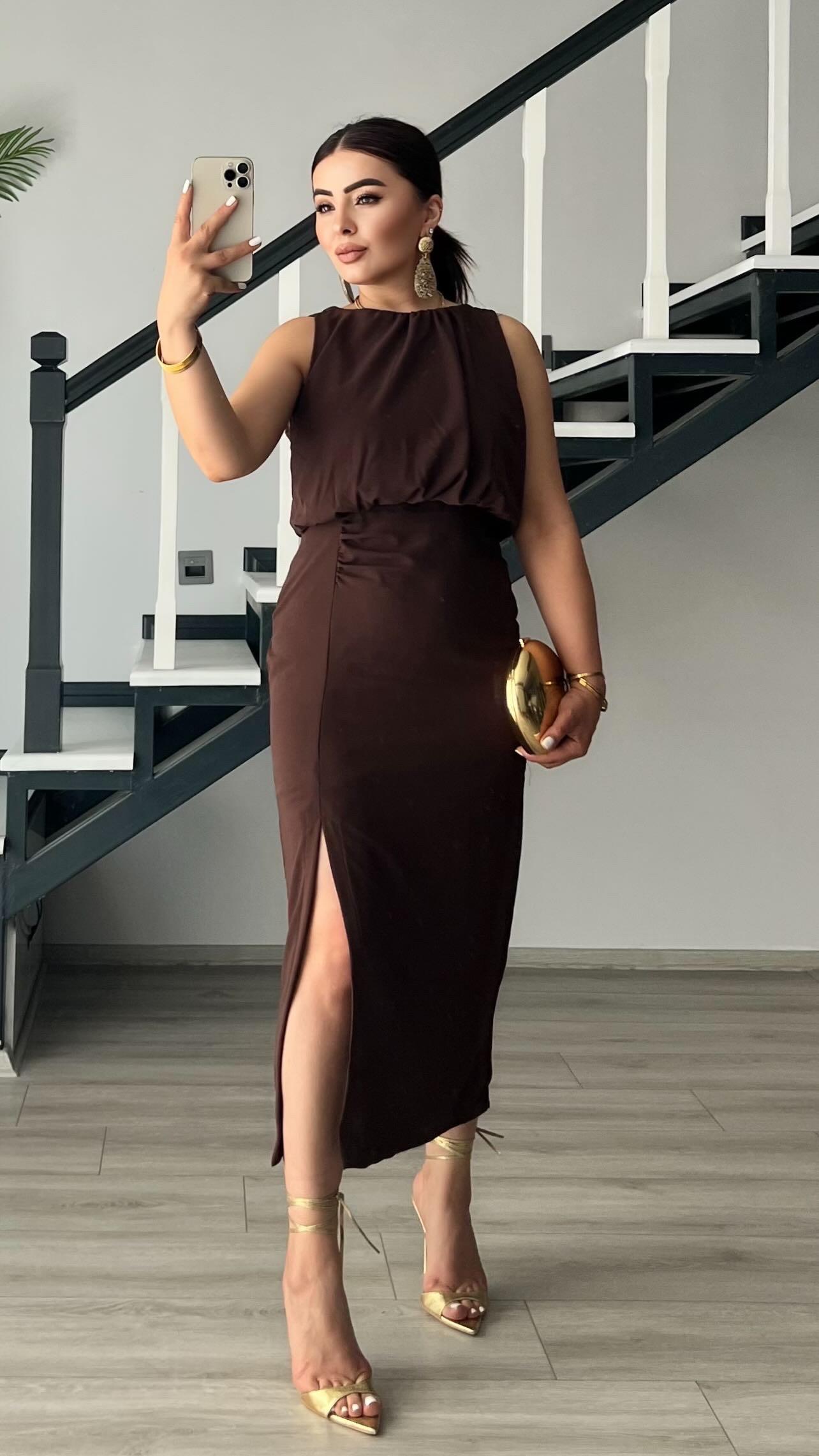 Kahve Önden Yırtmaçlı Büzgülü Elbise