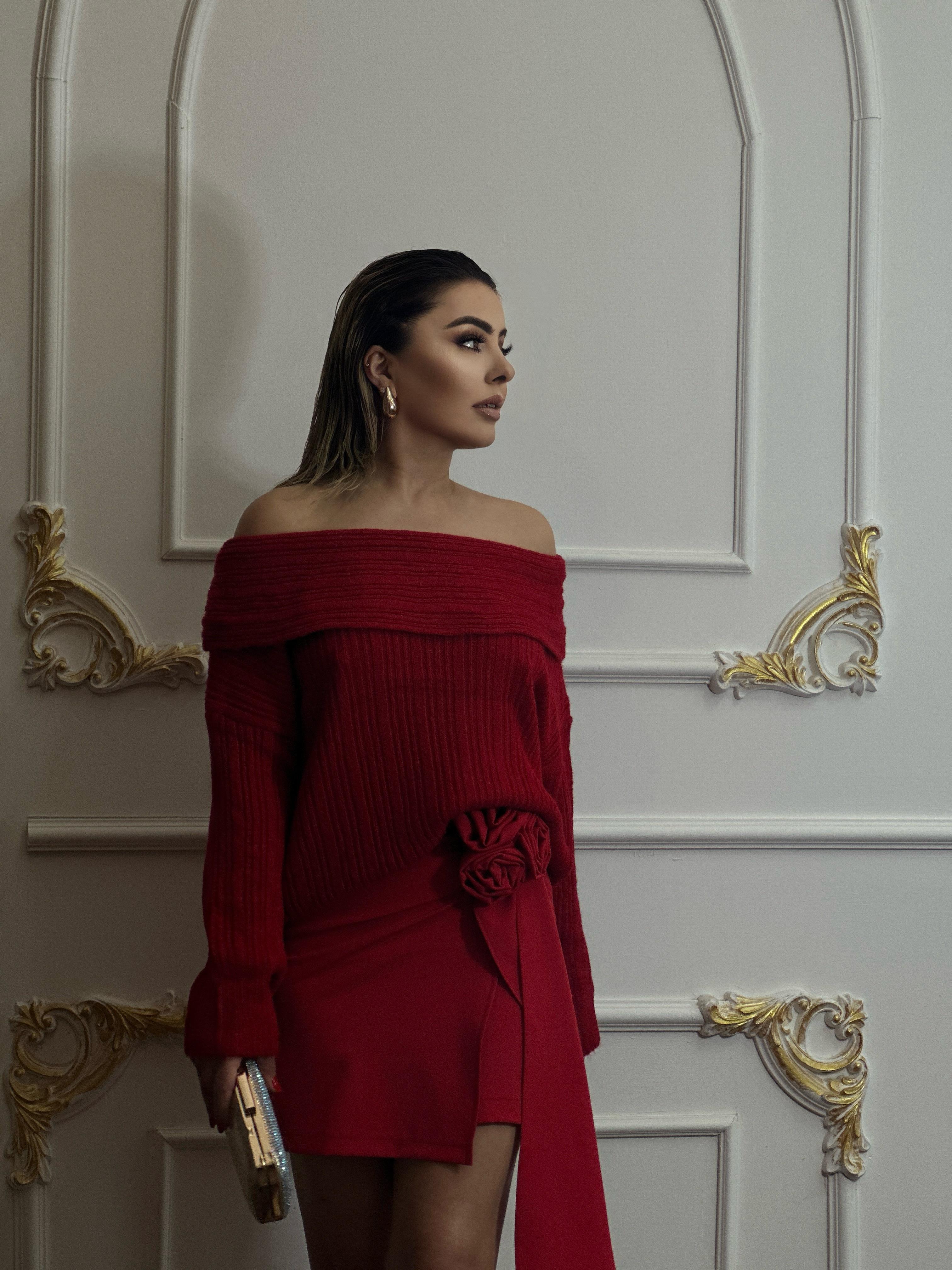 Kırmızı Madonna Yaka Kazak
