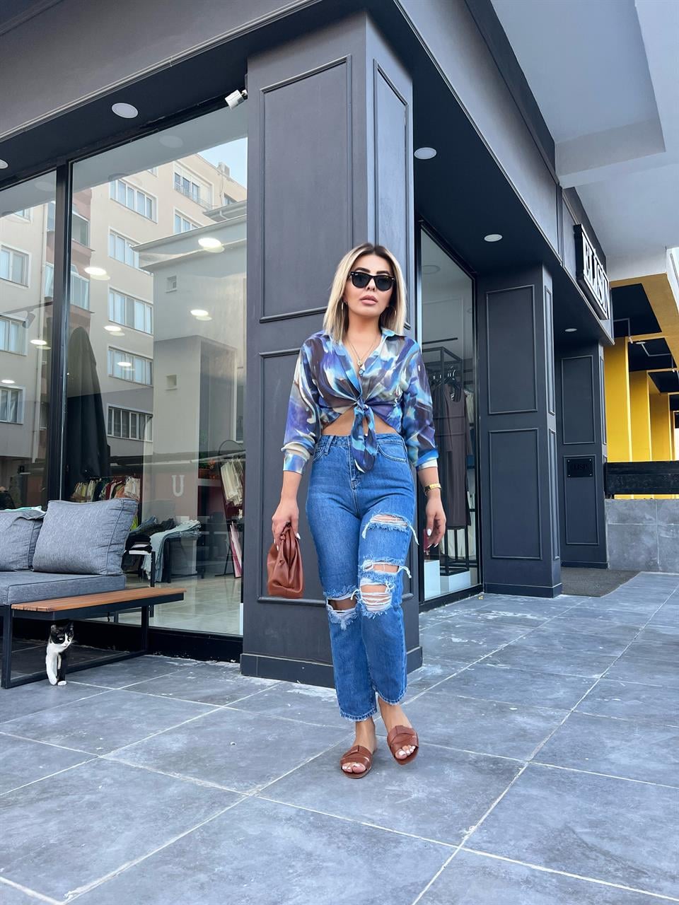 Lacivert Yırtık Detaylı Mom Fit Jean 