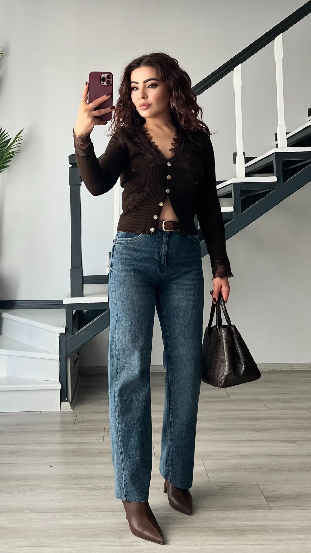 Mavi Kemerli Kesik Paça Premium Jean