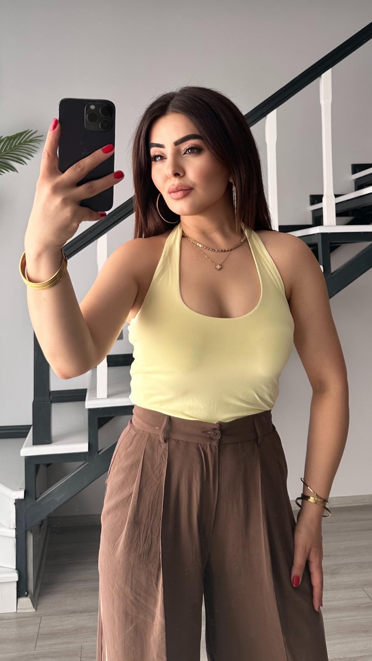 Sarı Halter Yaka Boyundan Geçme Bluz