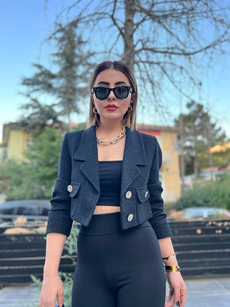 Siyah Buklet Kısa Ceket