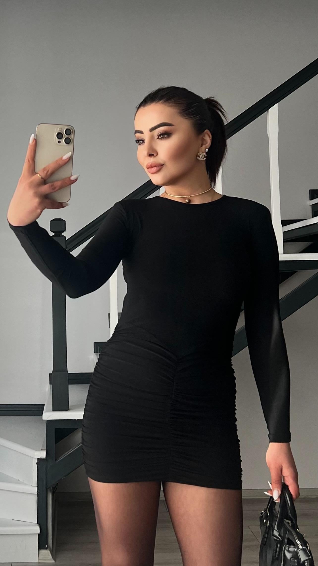 Siyah Drape Detaylı Vatkalı Mini Elbise