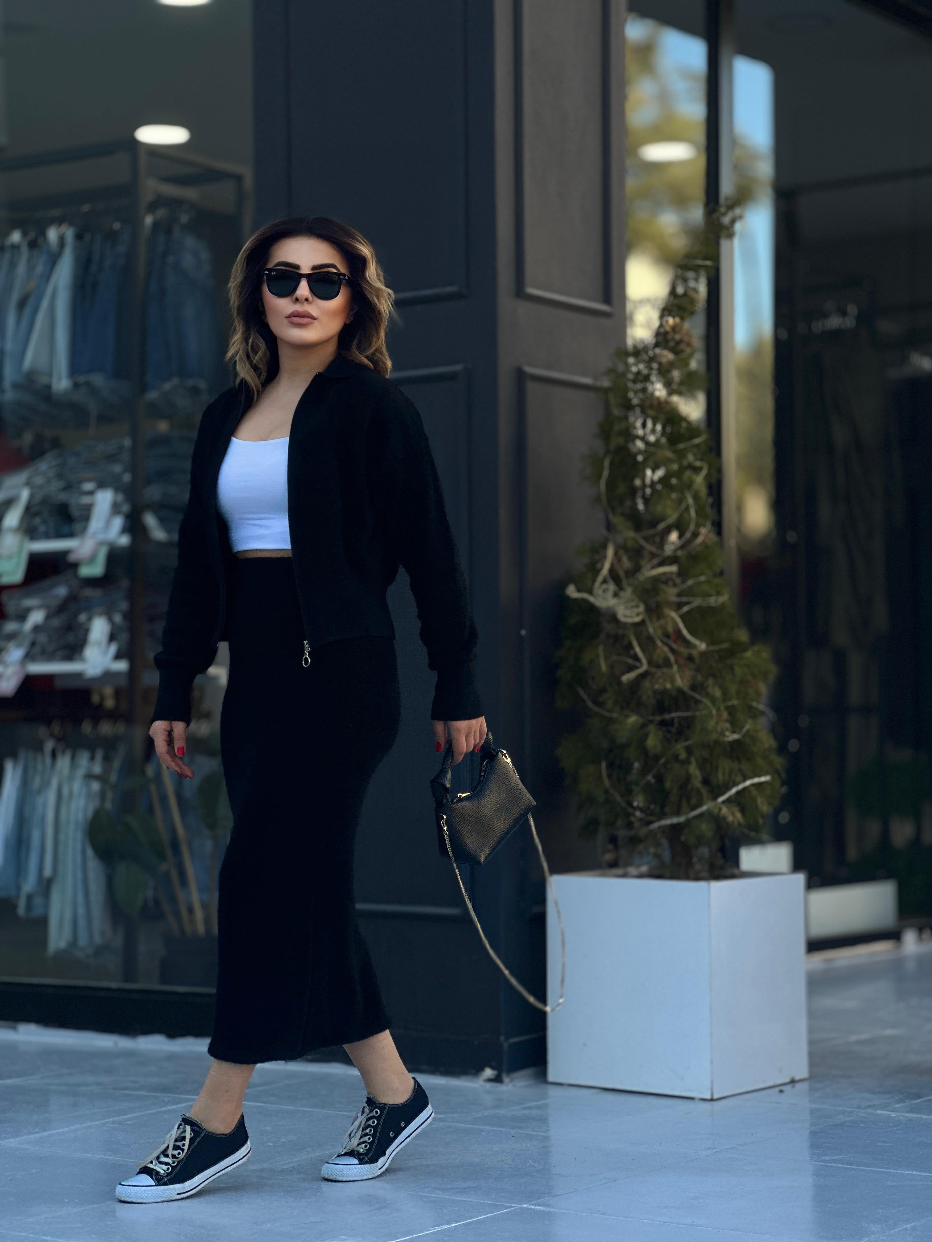 Siyah Polo Yaka Fermuarlı Etek Takım 