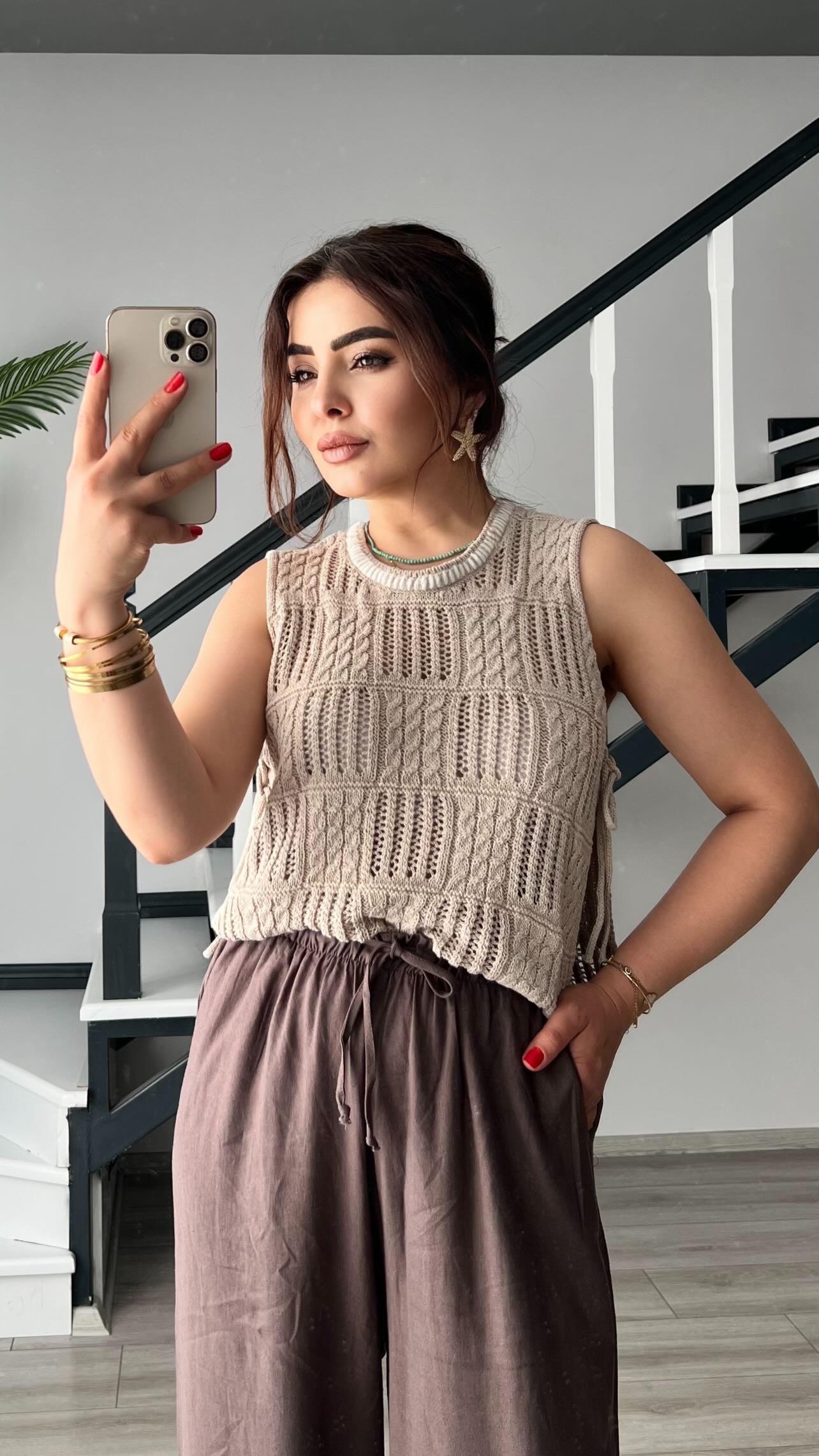 Taş-Ekru Jakarlı Kolsuz Triko Bluz
