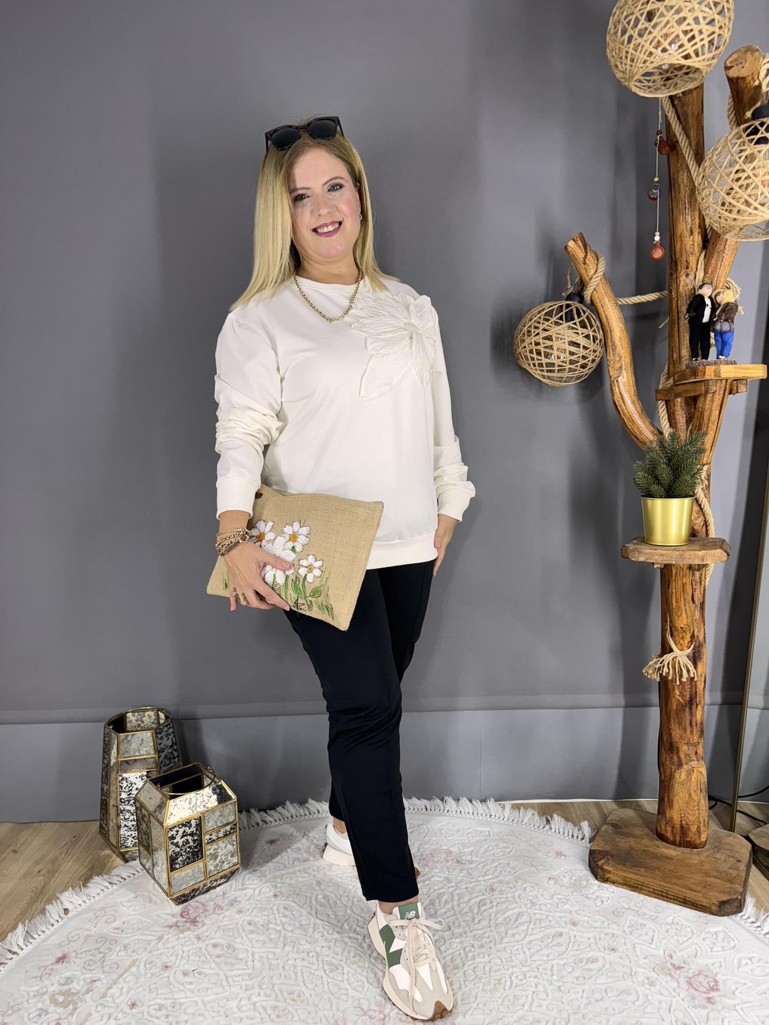 EYZ738 BEYAZ ÇİCEK APLİKELİ SWEATSHİRT