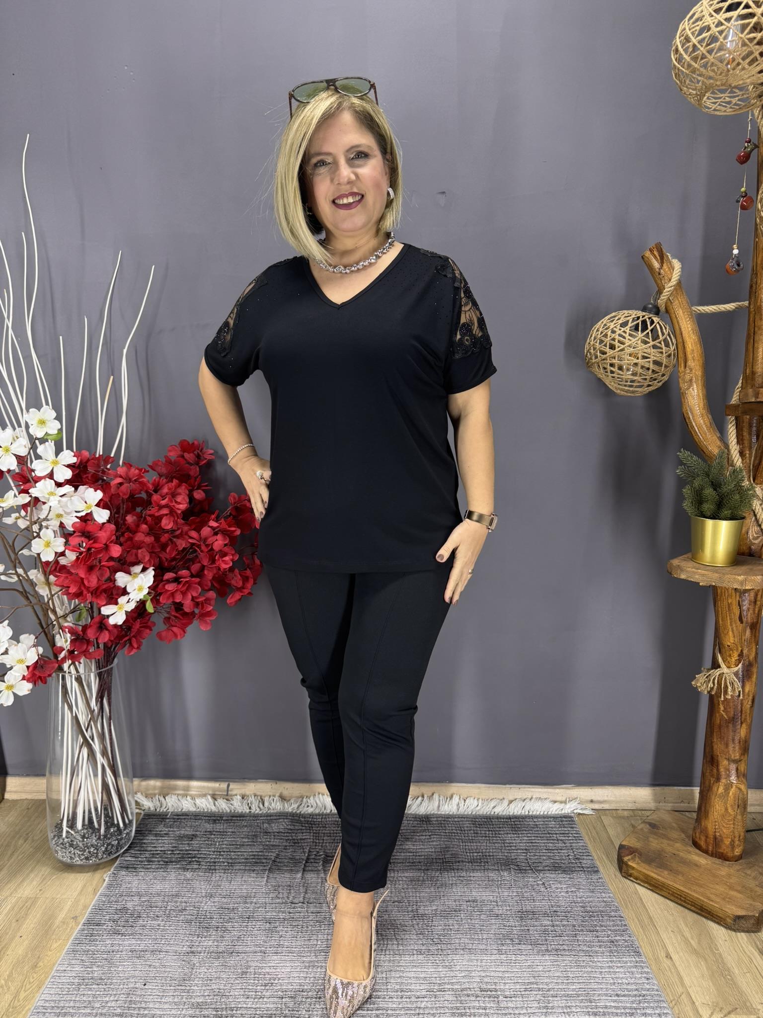 EYZ804 SİYAH OMUZ TÜL TAŞ İŞLEMELİ PENYE BLUZ