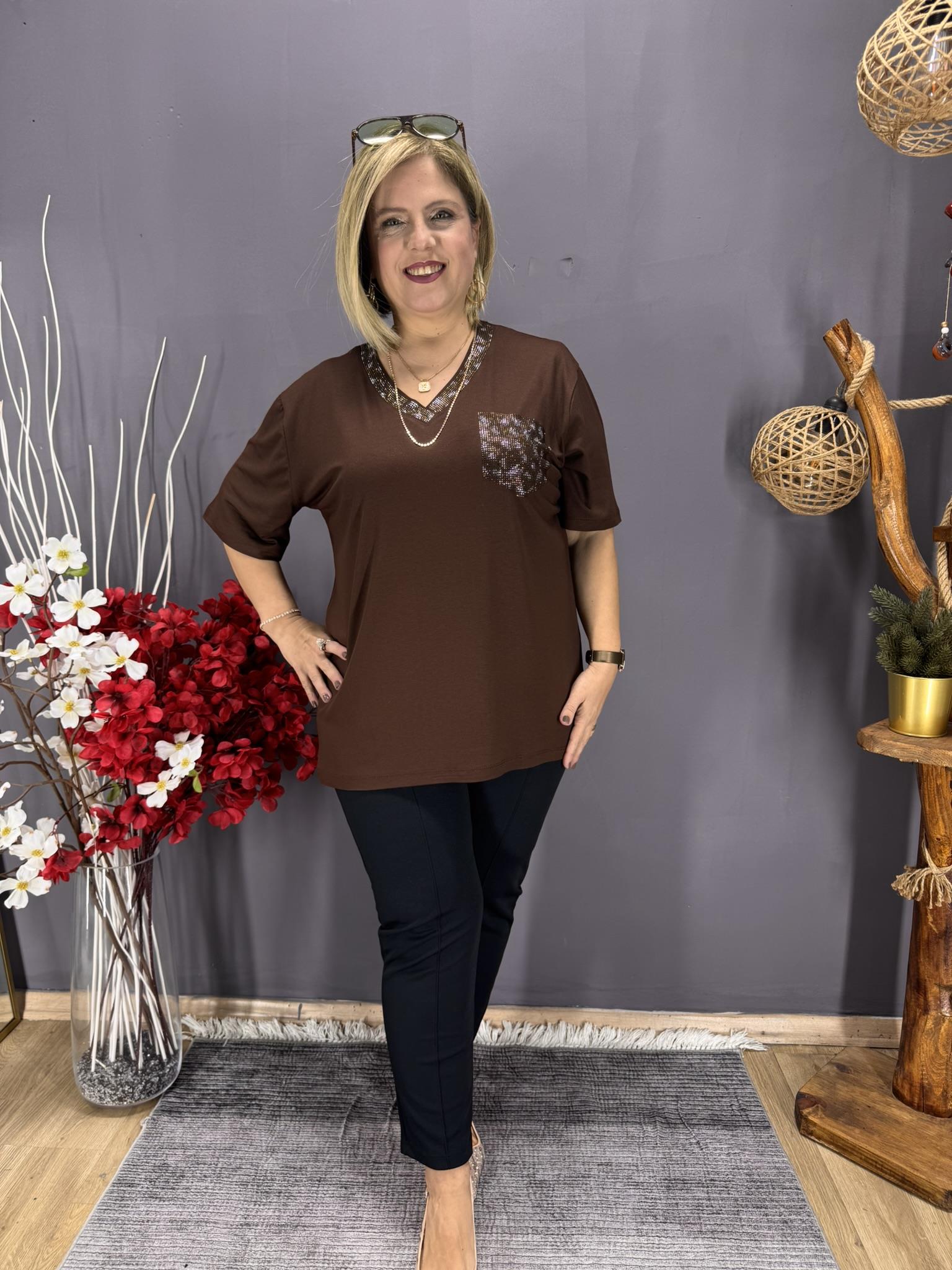 EYZ807 KAHVE YAKA VE CEP TAŞ İŞLEMELİ PENYE BLUZ