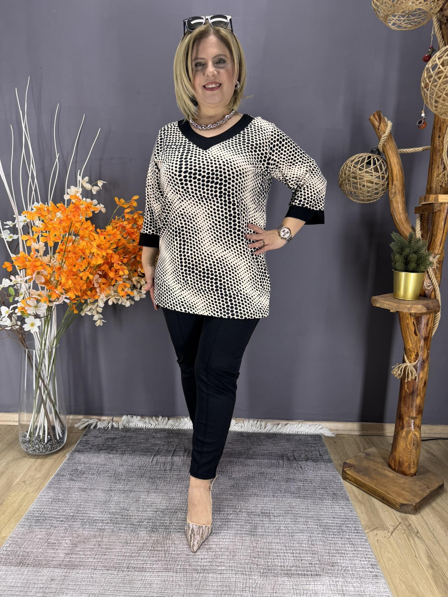 EYZ866 SİYAH BEYAZ PUANTİYELİ PENYE BLUZ