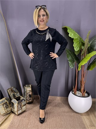 EYZ1009 SİYAH ÖN DESENLİ KOLYE AKSESUARLI PENYE BLUZ