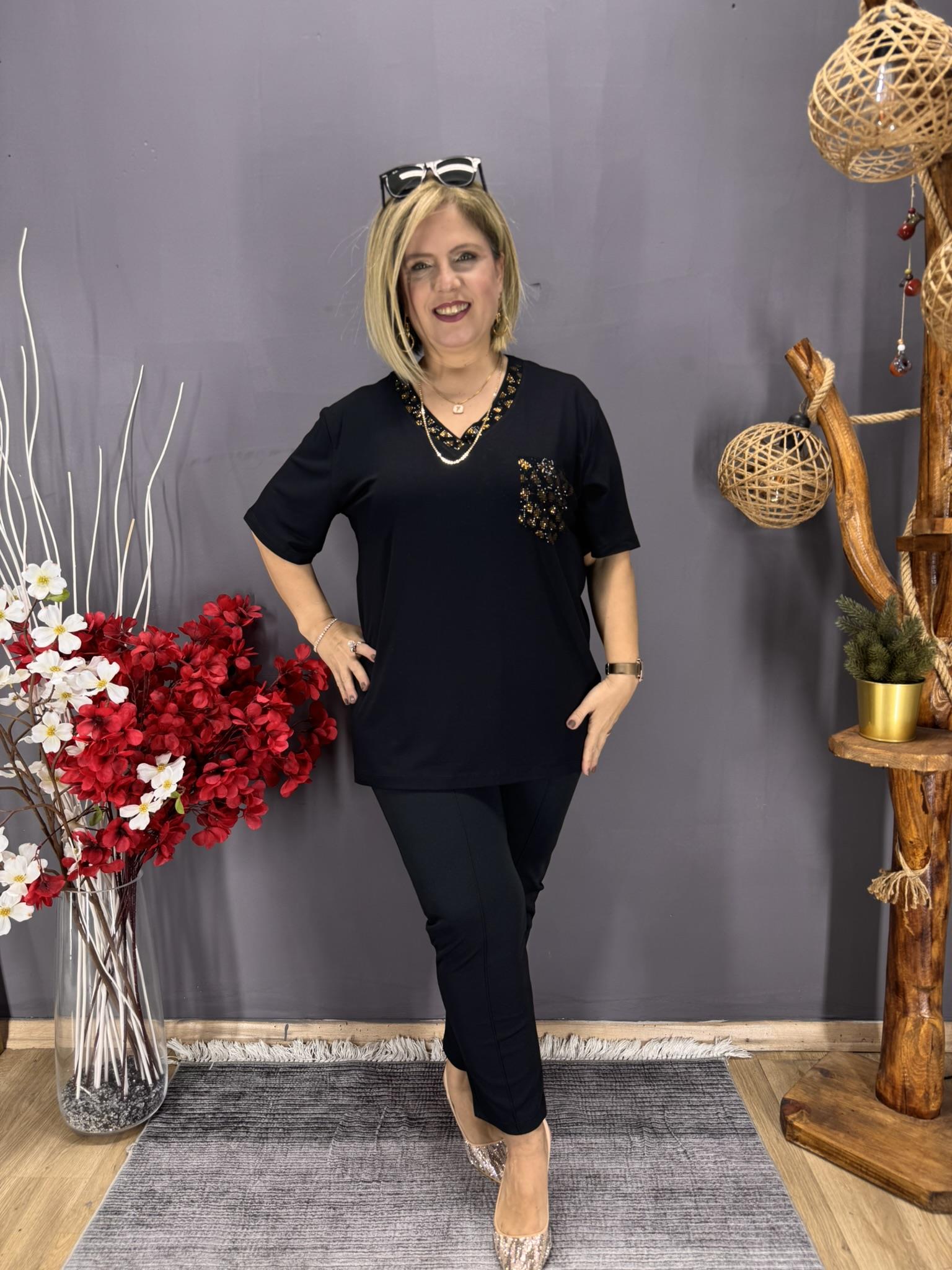 EYZ808 SİYAH YAKA VE CEP TAŞ İŞLEMELİ PENYE BLUZ