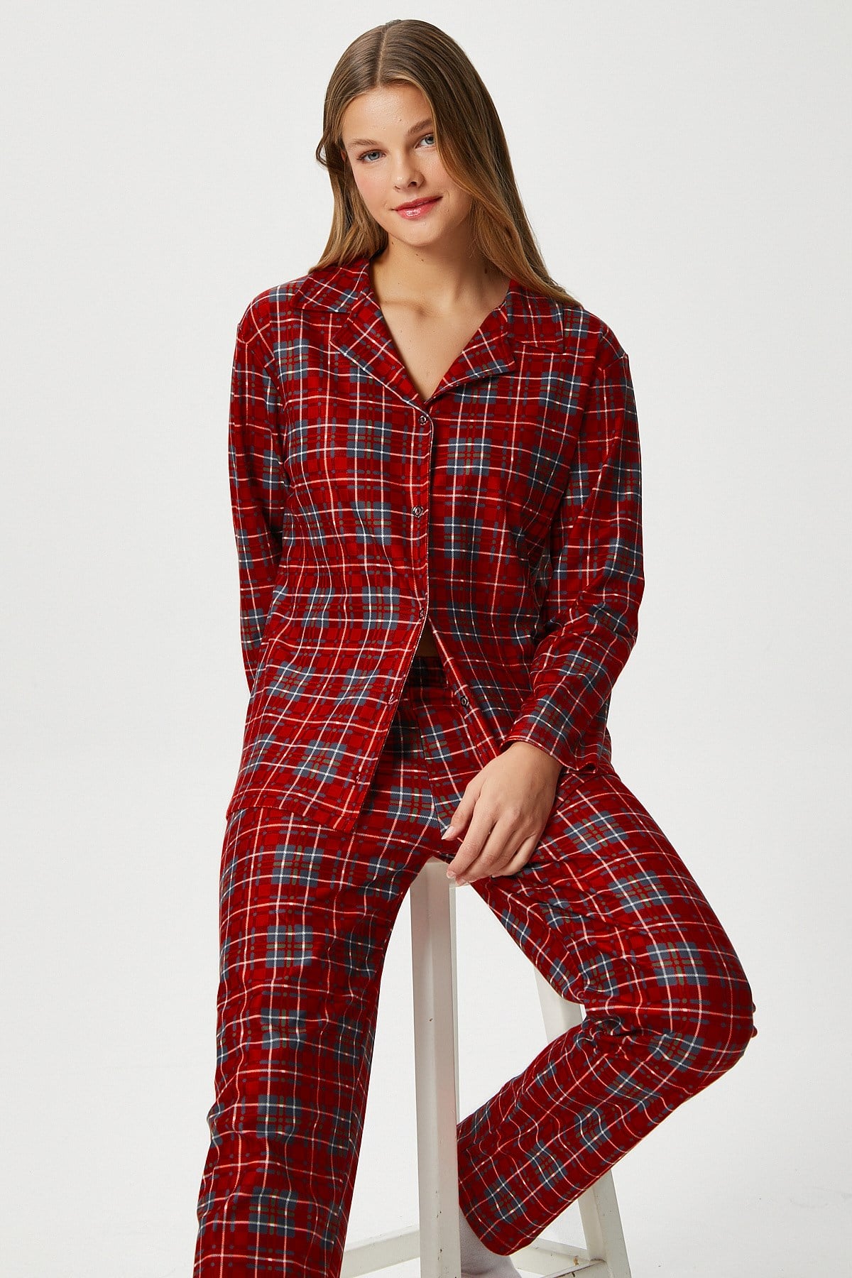 Kadın Nora Premium Kırmızı Ekose Süet Doku Düğmeli Yılbaşı Pijama Takımı
