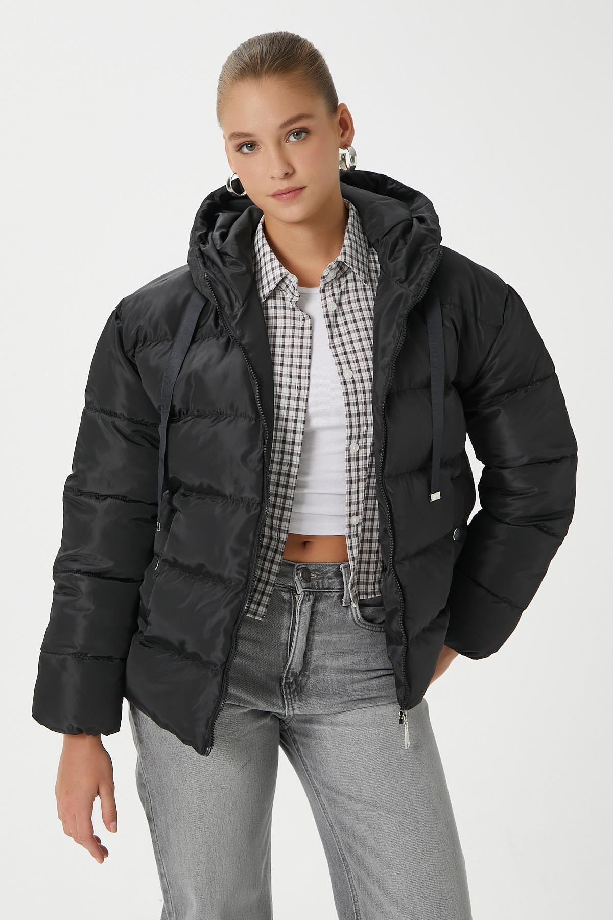 Kadın Strong Oversize Şişme Dik Kapüşonlu Siyah Mont