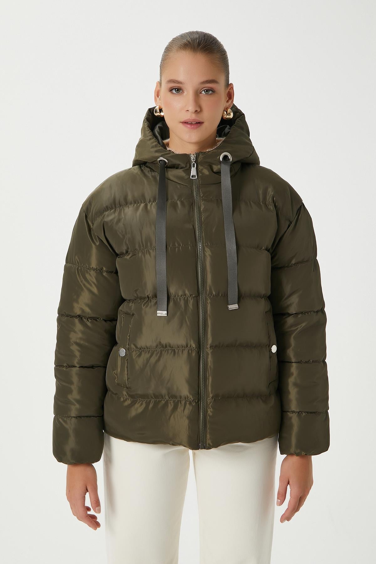 Kadın Strong Oversize Şişme Dik Kapüşonlu Haki Mont