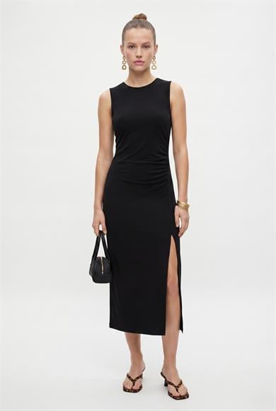 Kadın Bengalin Kolsuz Drapeli Yırtmaçlı Dokuma Midi Siyah Elbise