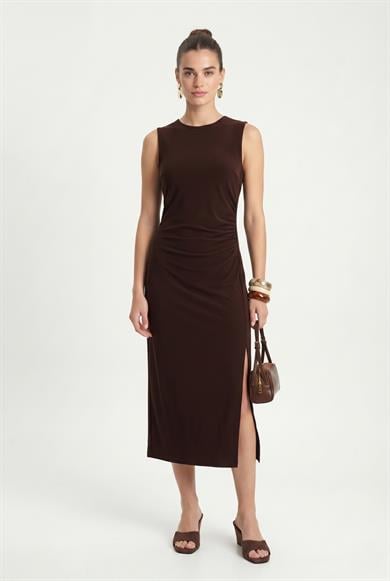 Kadın Bengalin Kolsuz Drapeli Yırtmaçlı Dokuma Midi Kahverengi Elbise