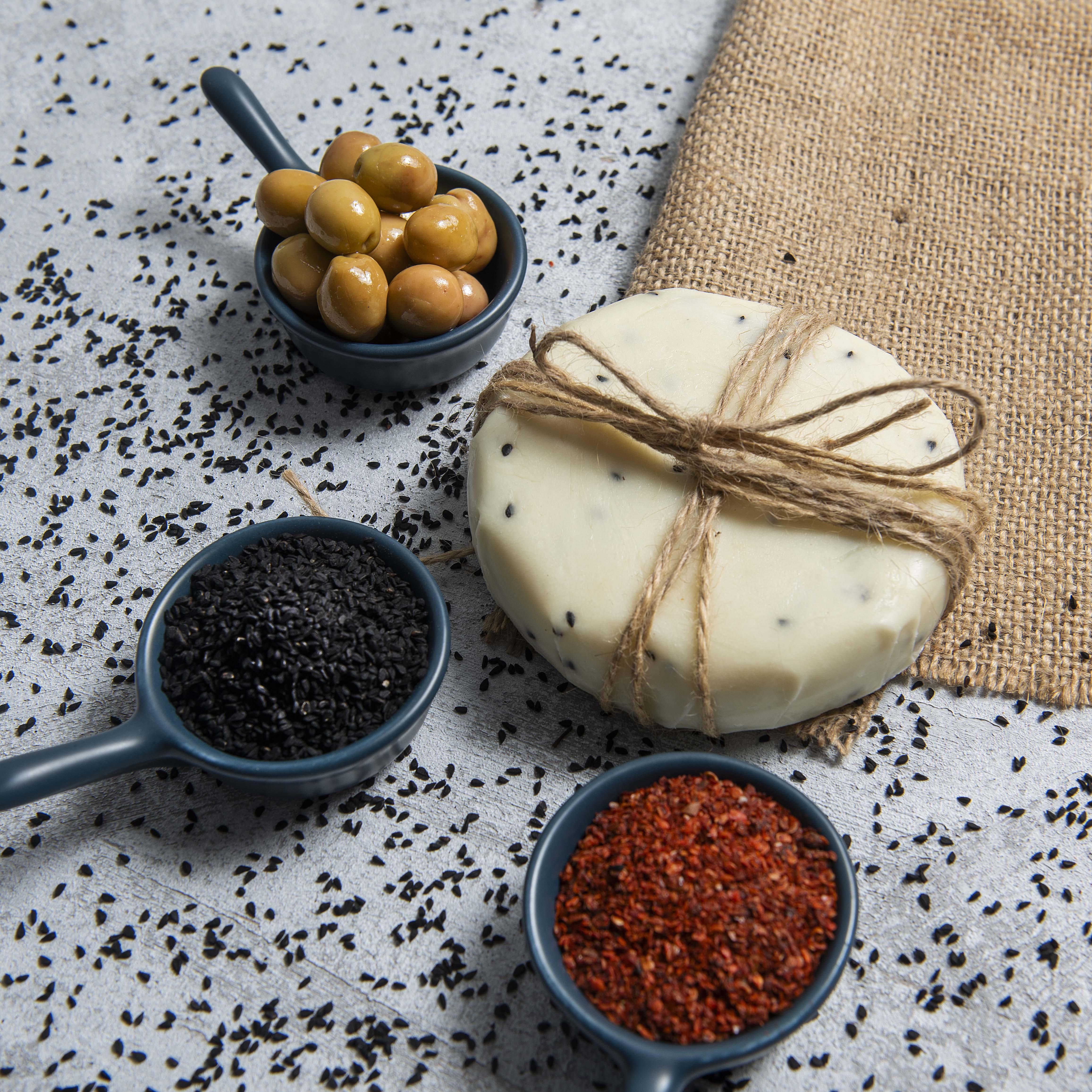 Spesiyal Çörekotlu Göbek Kaşar(240-270gr)