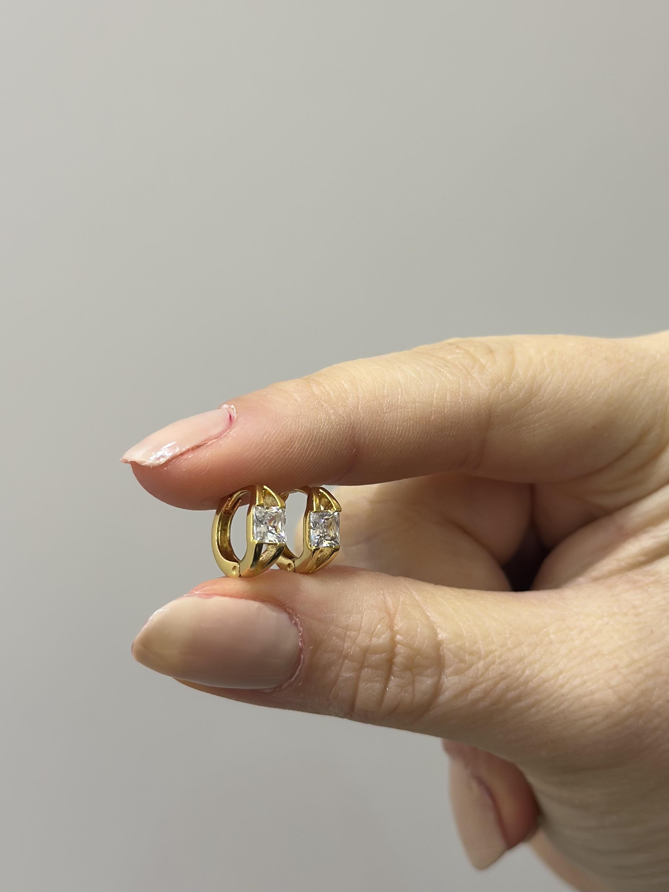 Küpe gold halka taşlı