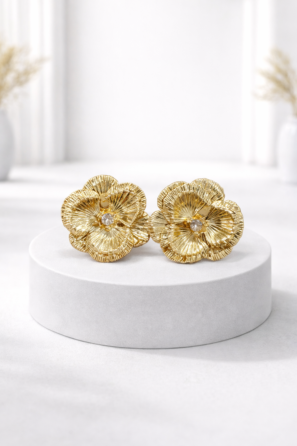 Çiçek küpe gold renk küpe