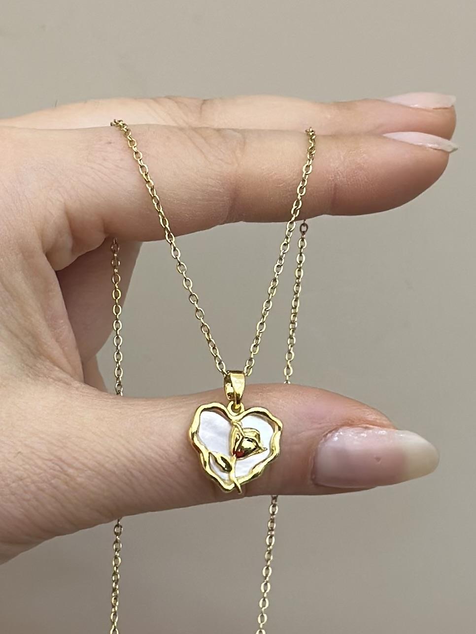 Kolye Çelik Kalp Gül Tasarım Gold Renk 