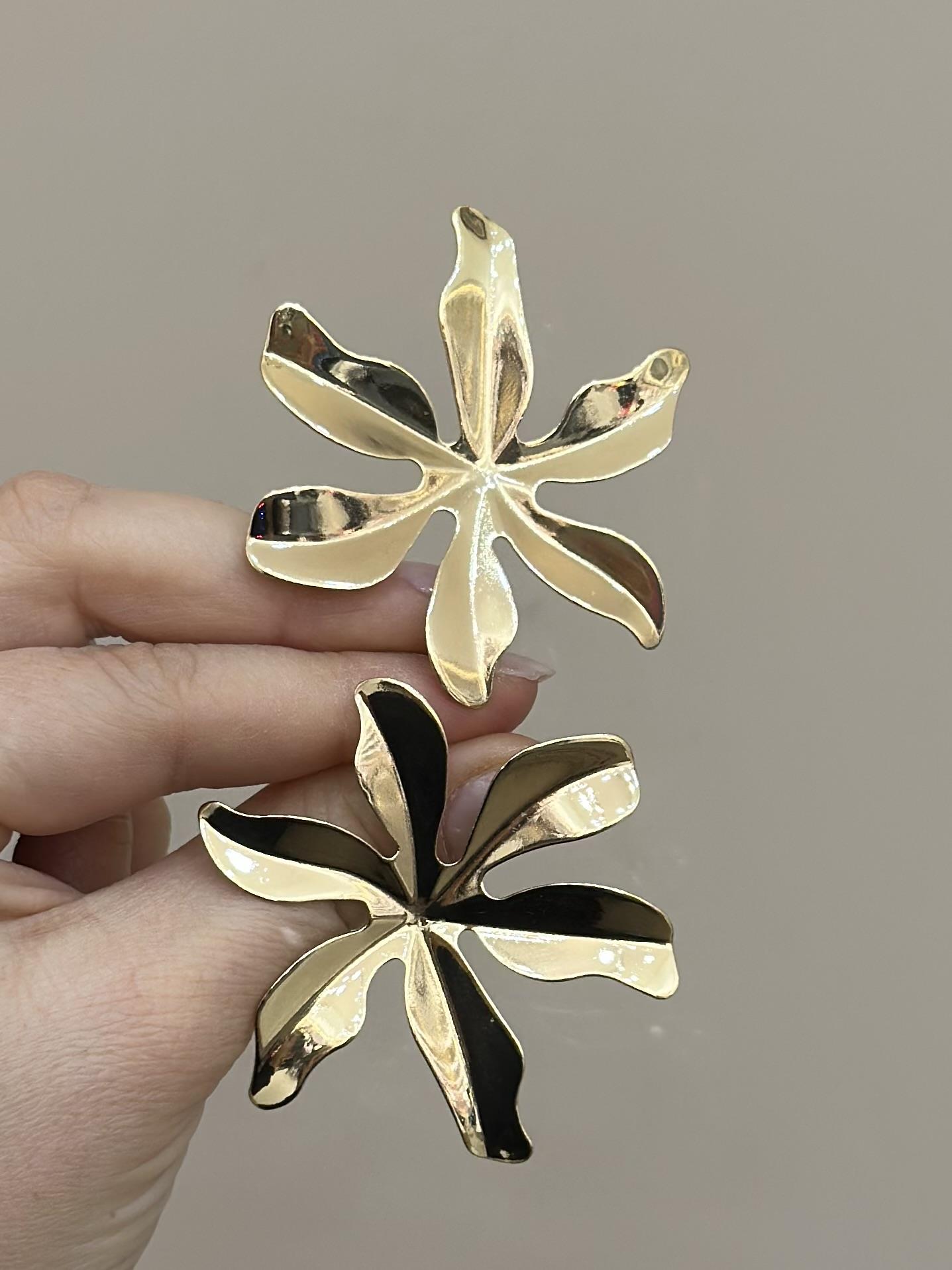 Küpe Çiçek Tasarım Gold Renk