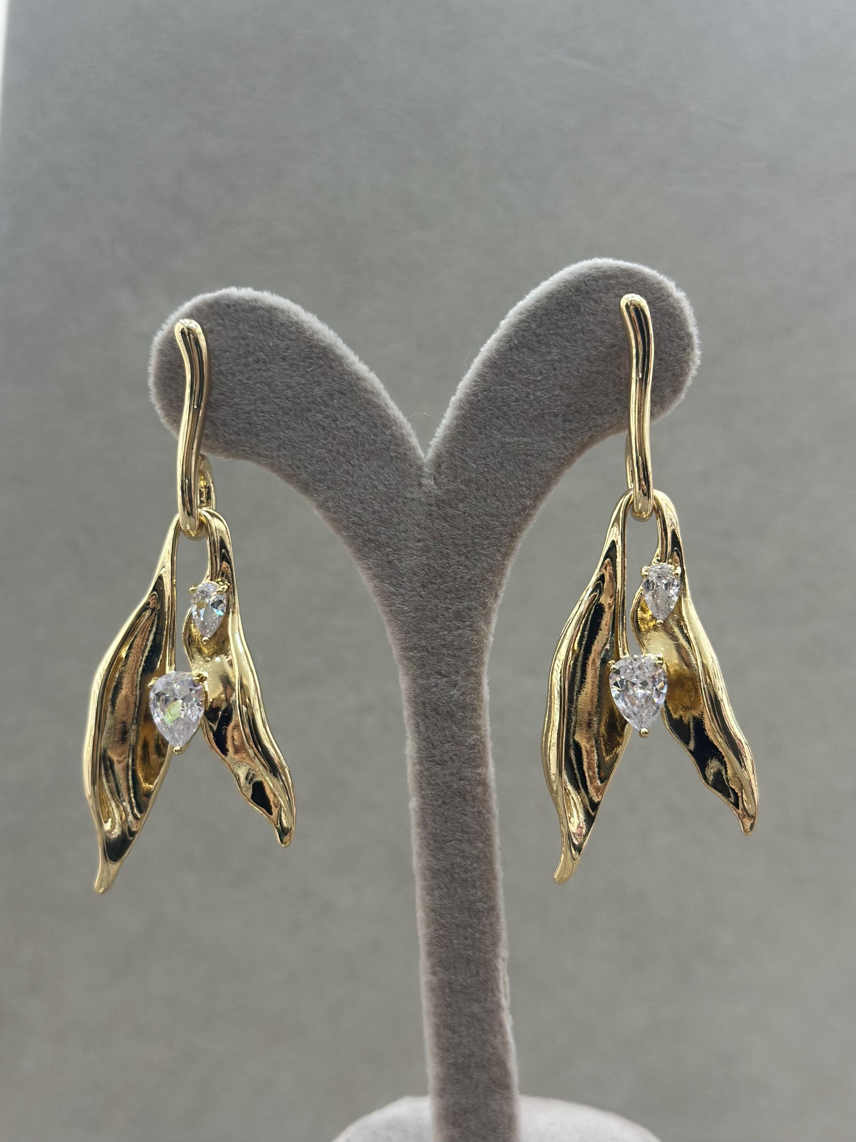 Küpe gold metal tasarım taşlı