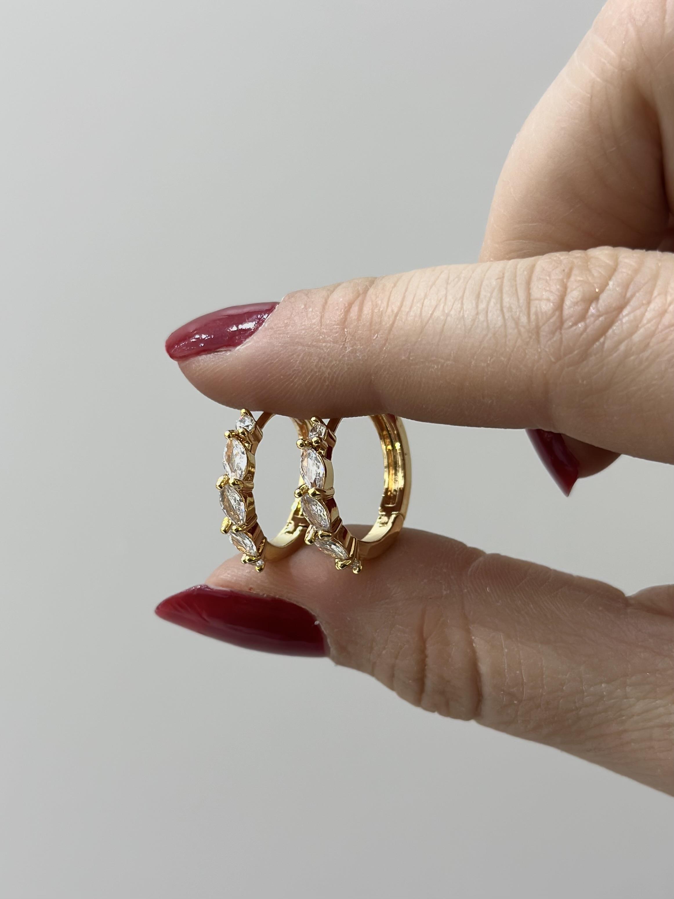 Küpe gold taşlı