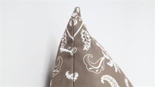 Çiçek Desenli Kahverengi Kadife Yastık /Kırlent Kılıfı 48x48 cm