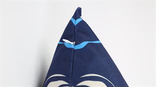 Çiçek Desenli Lacivert Kadife Yastık /Kırlent Kılıfı 48x48 cm