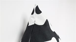 Çiçek Desenli Siyah Kadife Yastık /Kırlent Kılıfı 48x48 cm