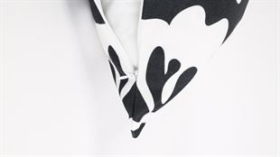 Çiçek Desenli Siyah Kadife Yastık /Kırlent Kılıfı 48x48 cm