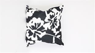 Çiçek Desenli Siyah Süet Yastık /Kırlent Kılıfı 48x48 cm