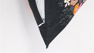 Çiçek Desenli Siyah Süet Yastık /Kırlent Kılıfı 48x48 cm