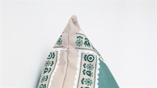 Çiçek Desenli Yeşil Kadife Yastık /Kırlent Kılıfı 48x48 cm