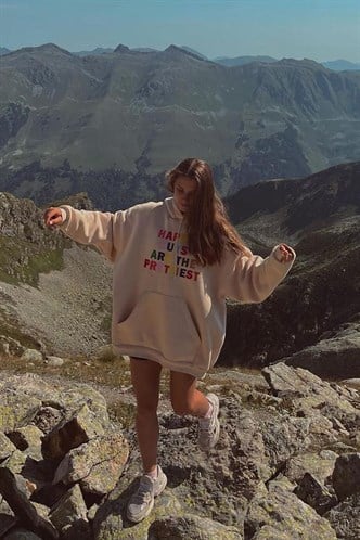 Bej Renkli Nakışlı Bisiklet Yaka Sweatshirt MG1574