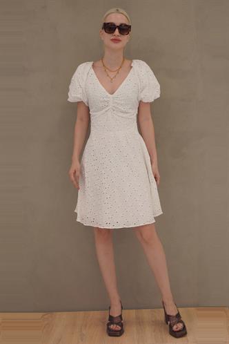 Beyaz Güpürlü Kısa Elbise MG1861