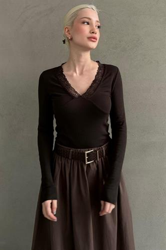 Kahverengi V Yaka Dantelli Kadın Bluz MG2633