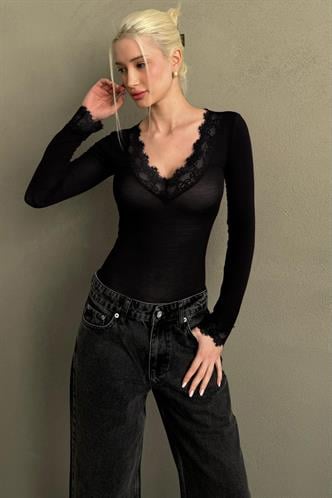 Siyah V Yaka Dantelli Transparan Kadın Bluz MG2662