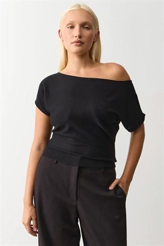 Siyah Düşük Omuz Triko Bluz MG2796