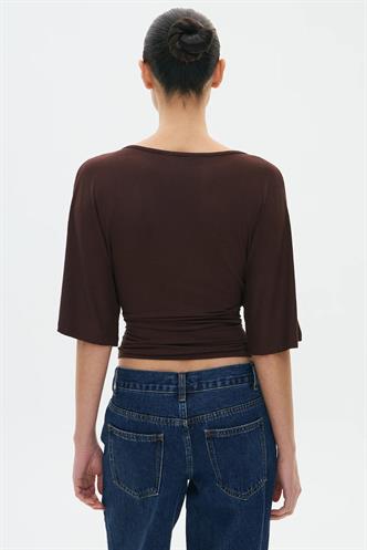 Kahverengi Belden Büzgülü Yarasa Kollu Açık Omuz Bluz MG2672