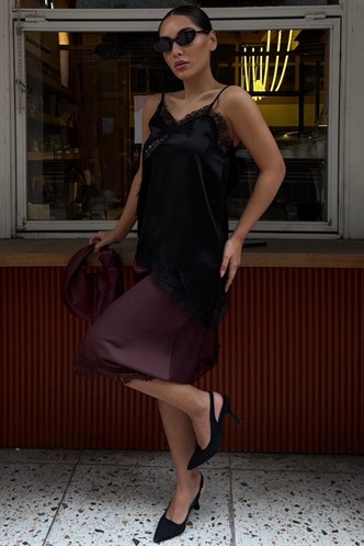 Siyah Dantelli Asimetrik Kesim Saten Bluz MG2694