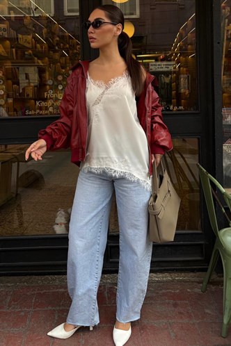 Beyaz Dantelli Asimetrik Kesim Saten Bluz MG2694