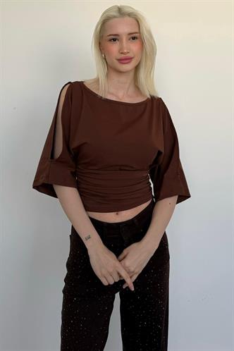 Kahverengi Belden Büzgülü Yarasa Kollu Açık Omuz Bluz MG2672