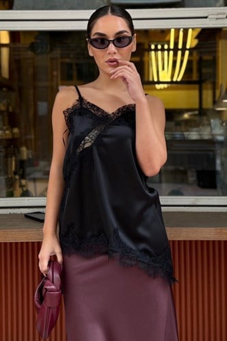 Siyah Dantelli Asimetrik Kesim Saten Bluz MG2694