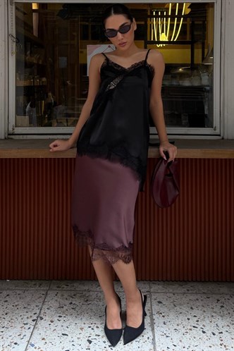 Siyah Dantelli Asimetrik Kesim Saten Bluz MG2694