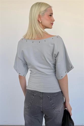 Boyalı Gri Off Shoulder Metal Detaylı Kadın Bluz MG2671
