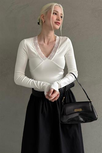 Beyaz V Yaka Dantelli Kadın Bluz MG2633