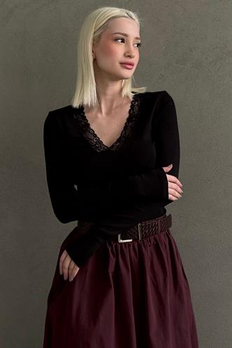 Siyah V Yaka Dantelli Kadın Bluz MG2633