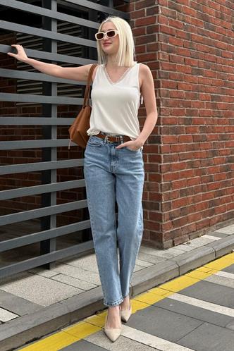 Beyaz V Yaka Dantelli Kadın Bluz Mg2426